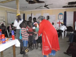 De olika grupperna sänds att fortsätta proklamera fred, så också barnen.